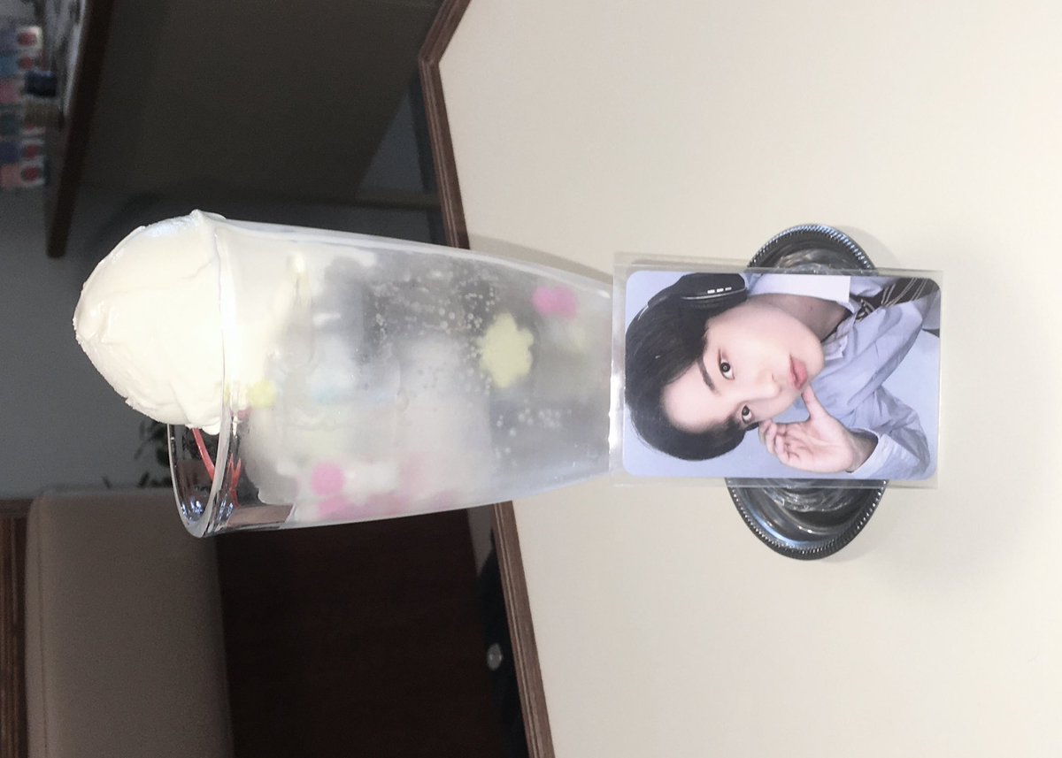 jjongmeme's tweet photo. 너무 더울 땐 메론소다를 꼭 마셔줘야해 𖠚ᐝ https://t.co/2jzI3iFNGz