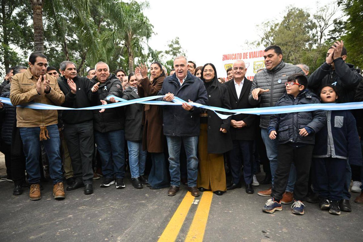 PrensaTucTur's tweet photo. 🛣️ SE INAUGURÓ LA RENOVADA RUTA PROVINCIAL N° 331

📍 Domingo Amaya participó del acto de inauguración del nuevo tramo de la Ruta Provincial N° 331, que conecta Aguilares con Monte Bello. El encuentro estuvo encabezado por el gobernador, Osvaldo Jaldo.

#TucumánTurismo https://t.co/sUms1rpZVL
