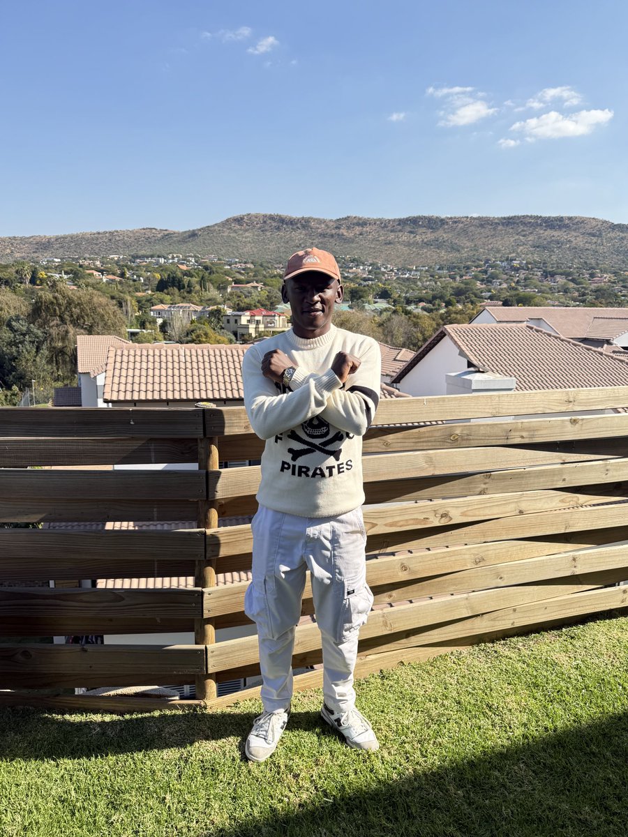 TOMZ_SA's tweet photo. 2025/26 Betway Premiership Champions. We’ve waited 14 years for this .. Let’s go out there and celebrate responsibly Mabhakaniya ☠️👑🥇

#OnceAlways
#BetwayPrem
#OrlandoPirates https://t.co/s9uowIJUFb