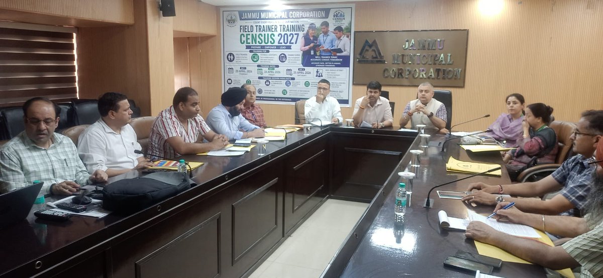 statevision10's tweet photo. Director Census Operations J&amp;K @amit1kas reviews Census-2027 preparations at @jmcjammu and stresses speeding up Self Enumeration through public awareness campaigns. Officials discuss mapping, house listing and coordination for smooth conduct of the census exercise.

@Devansh_IAS https://t.co/pJF6R8d1YI