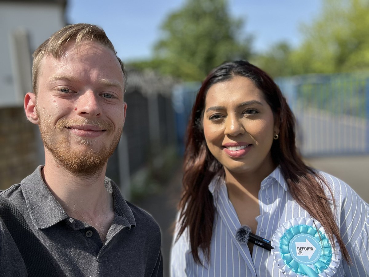 JacobShortUK's tweet photo. Visited #Slough this afternoon to support @reformparty_uk Candidate for the #CippenhamGreen Ward by-election 🩵

@ChristinaReform is a local mum of 4 and a legal professional who’s lived in Slough for 20 years raising her family here and wants to make change in her local area 💪 https://t.co/dBL2FuKFIt