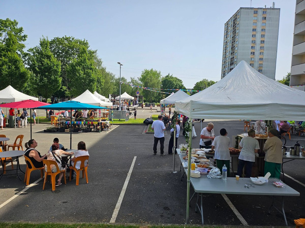 vcatteau_'s tweet photo. Cet après-midi au Vert Riez avec Alain et Christophe pour un bel événement autour de la transition écologique à #Wattignies !
Animations, ferme pédagogique, ateliers et bonne ambiance au rendez-vous.
Bravo à tous les partenaires mobilisés.
#Circo5905 https://t.co/UfVSDsoCkV