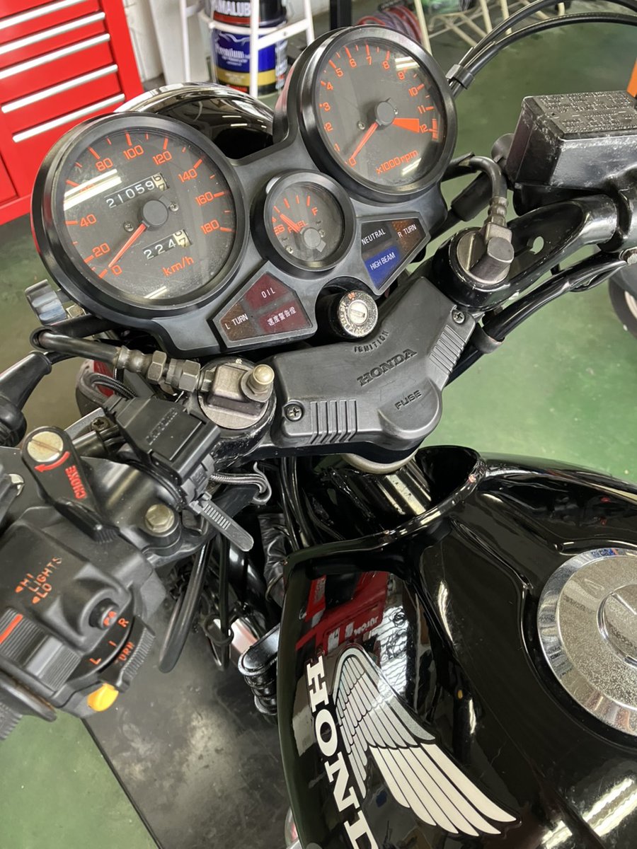 ohiemotor's tweet photo. 整備のご依頼です🧑‍🔧
長く大切に乗ってもらっているCBX400F。

＃ホンダ
＃CBX400F
＃バイクのある風景
＃荒尾
＃熊本
＃感謝 https://t.co/xoQKMYMyzT