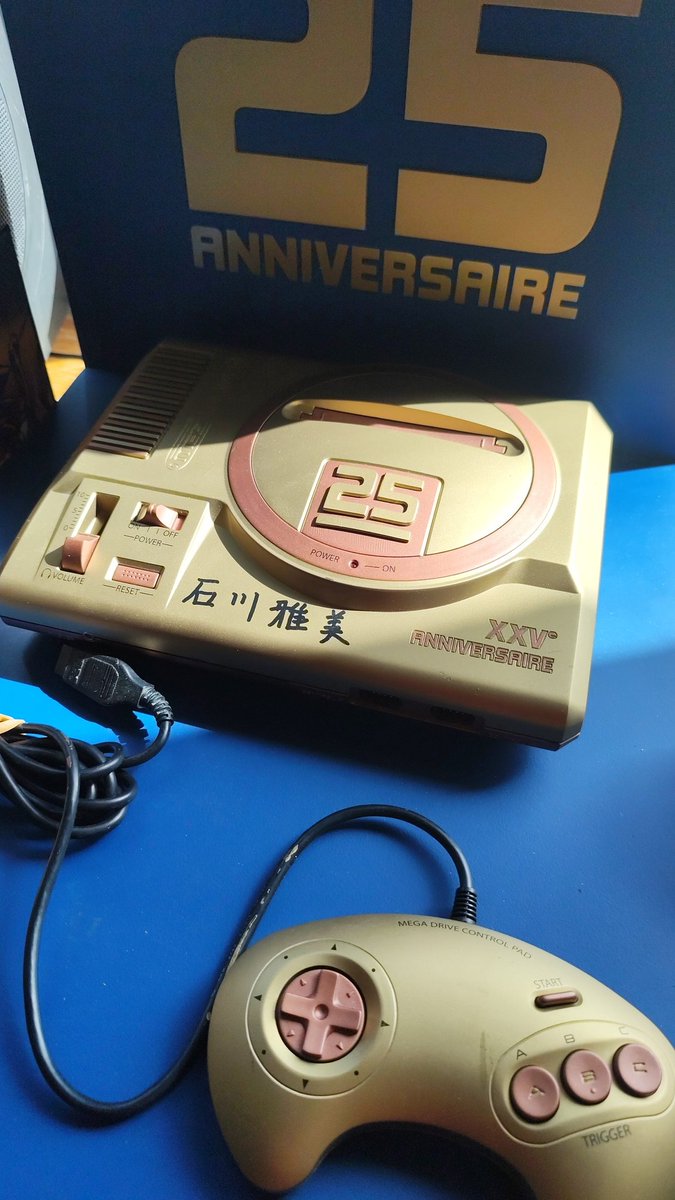 ACJV02's tweet photo. @dimeao @5customs_games @MFMTheKeeper Avec une machine dédicacée par Masami Ishikawa https://t.co/eDBfknGVpX