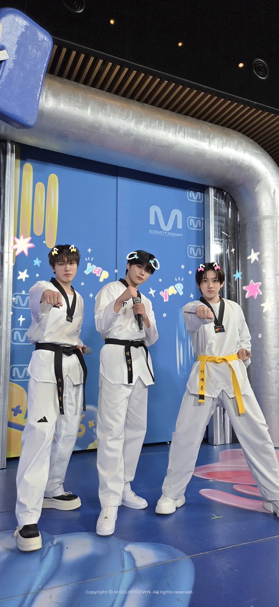 M COUNTDOWN tweet media