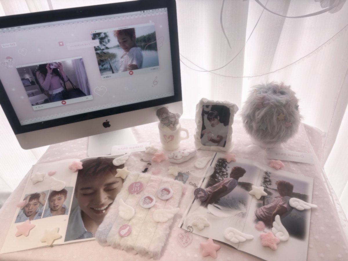 maypick_'s tweet photo. 내 취저🩷🪽지훈이 생카 방문기✨
여기 너무 맘에 들어서 옷부터 핑크로 맞추고🫶😉
미감이 너무 뛰어나셔요,,, 디저트 특전 너무 원했는데
수업끝나고 오니 품절되서 눈물났던🥺
네컷사진 거리 조절을 잘못했지만 프레임이 귀여우니까🐰
#ERROR_529 
#박지훈 #PARKJIHOON https://t.co/4lmFon1D6s