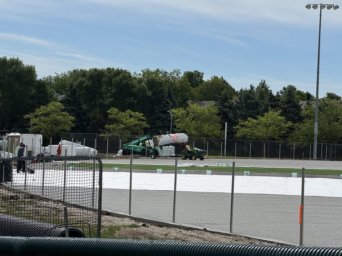MWHSactivities's tweet photo. Turf installation day! https://t.co/AniLoo0mFv