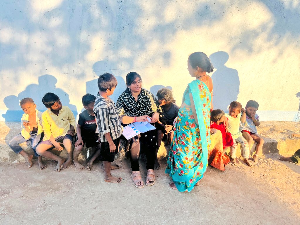 Nikhini_Varma's tweet photo. మా ఆదిలాబాద్ లోని మారుమూల గిరిజన గ్రామంలో ♥️
ఈ స్వచ్ఛమైన మనుషులు,వారి ఆదరాభిమానాలతో,కలిసే ప్రతీ ఒక్కరి జీవితాన్ని మరింత అందంగా మార్చేస్తారు🤗
కమ్యూనిటీ డెవలప్మెంట్ లో భాగం అవ్వడం ఒక వరమే😇
#nirrnay #adilabad #tribal #rural
#lifestories #telangana
@POITDAUTNOOR https://t.co/FtCSmqXz7Z