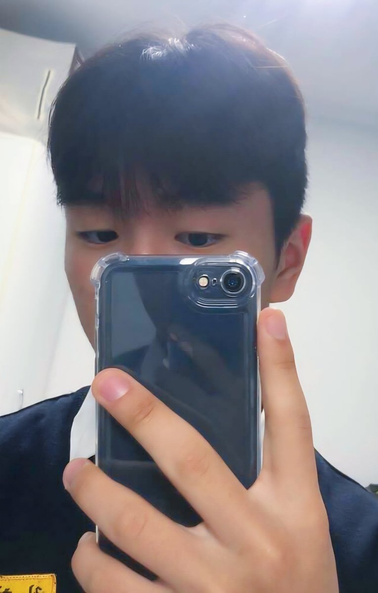 빈 tweet media
