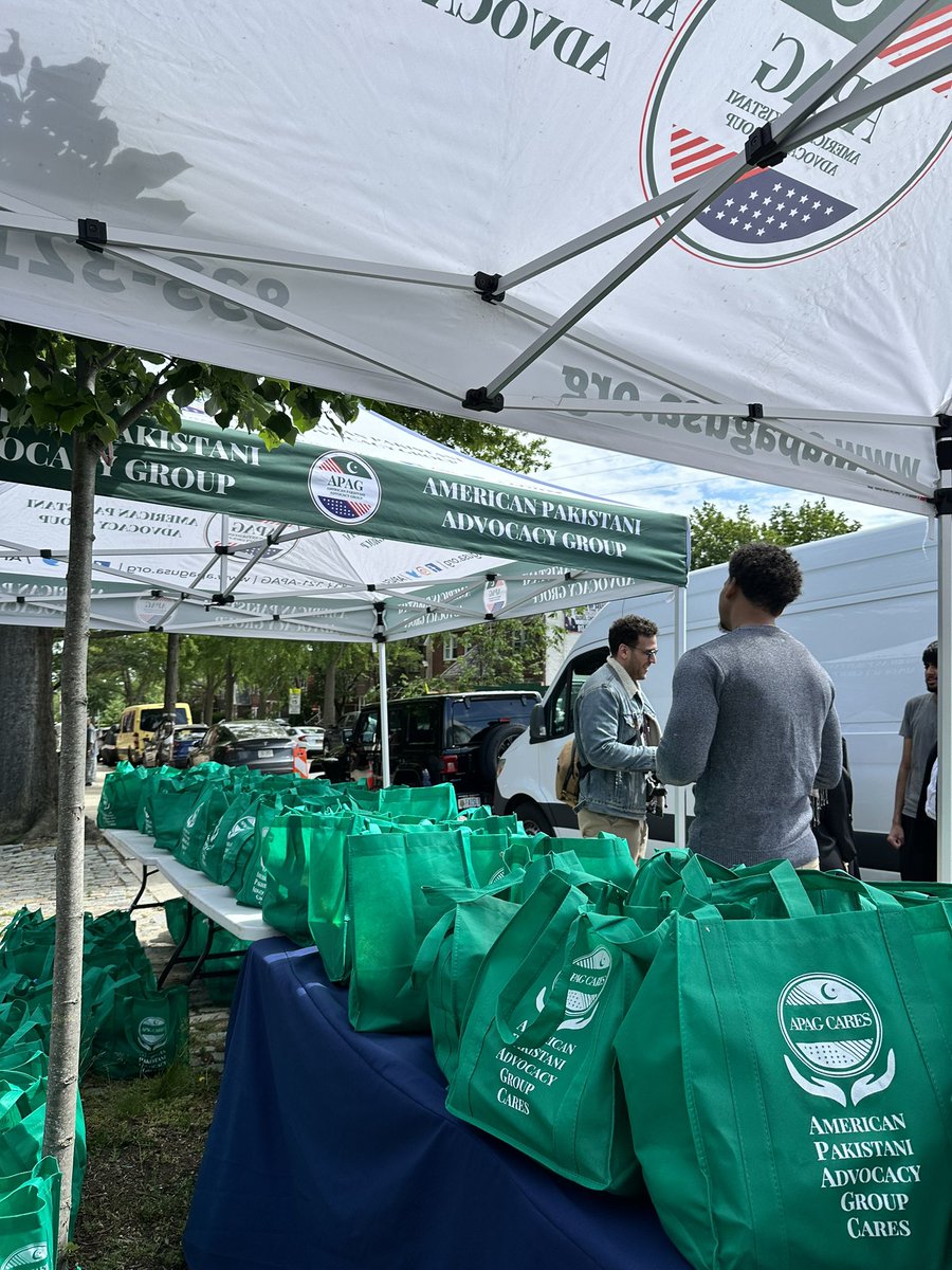 APAGUSA's tweet photo. APAG Cares held its annual #EidAlAdha #FoodDrive in #Queens, distributing essential food items to families and spreading joy this #Eid season.

Through initiatives like this, #APAGCares continues to uplift families, strengthen community bonds, and make a meaningful difference. https://t.co/5AwRQxliwe