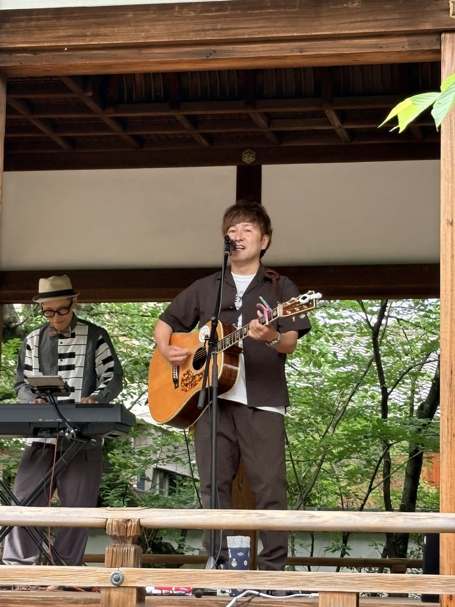 serihaking's tweet photo. 天孫神社にて
新緑コンサート楽しかったです！
京都駅でも聴いた「紡ぎ」
お気に入りです😌🎶
来年もまた来たいな🌸
#門松良祐 さんのおかげで今津さんを知りました👍楽しみ増えた😊
ありがとうございます🙏✨ https://t.co/EVmp1LzCm8