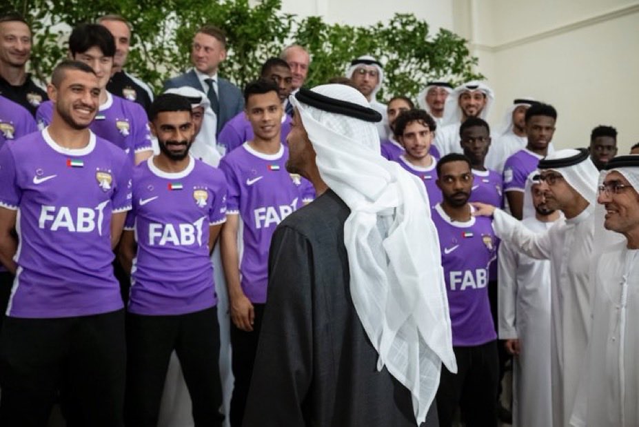 ll3ain's tweet photo. اللهم لك الحمد، انتهى موسم العين بالثنائية، موسم كان مليئ بالصعوبات والتحديات من الأمور التي حدثت في الموسم من التحكيم والامور التي حدثت خارج الملعب لمحاولة عرقلة الزعيم بالإضافة إلى غياب العين عن البطولات في الموسم الماضي وظهوره بشكل سيء وغير مرضي لجماهيره، لكن في هذا الموسم عاد العين لمكانته الطبيعية والمعتادة وهي القاعدة أن يكون في هذا المكان والإستثناء هو غيابه عن المنصات، يستحق جمهور العين هذي الفرحة بعد المواسم الصعبة والقاسية التي عاشاها جمهور العين، من خسارة نهائيات وخسارة بطولات عديدة.

ونشكر الإدارة على ما قامت به من عمل في هذا الموسم من أكبر مسؤول إلى أصغر فرد اختتم بحصول العين على الثنائية، وبلا شك أن الطموح سيرتفع في الموسم المقبل بمشاركة العين في بطولة النخبة الأمر الذي يحتاج إلى عمل كبير من قبل الإدارة لتجهيز الفريق لهذي البطولة القارية وللموسم القادم، فالمشاركة في أسيا لا تعني إهمال الموسم المحلي فالعين يجب أن ينافس على كل البطولات التي يشارك فيها وأن يدخلها وهدفه تحقيق اللقب

وتوج الزعيم بالثنائية وكأن هذي البطولتين كامت امتداد للعمل والجهد الكبير الذي قام  ويقوم به سيدي الشيخ هزاع بن زايد في مدينة العين متابعته لكل صغيرة وكبيرة وزيارته وعمله الذي يتوقف في كل يوم ومتابعته واهتمامه بشكل شخصي بنادي العين، وفرحتنا بشوفة فرحته وسعادته بالفريق تتجاوز فرحتنا بالثنائية والدوري الذهبي فما هو أفضل وأجمل من رؤية فرحة وإبتسامة سيدي الشيخ هزاع بن زايد 💜

وفي الختام فوز نادي العين وتحقيقه لأي بطولة أو فوز تساهم في فرحة غالية وكبيرة على قلوبنا وهي فرحة 'بو خالد' الشيخ محمد بن زايد فما هو أسمى أن تكون سبب في فرحة رئيس الدولة الأمر الذي يتمناه كل مواطن ومقيم يعيش على هذي الأرض الطيبة فيلهُ من شرف عظيم لإدارة النادي ولاعبين العين أن يكونوا قادرين على أن يكونوا سبب في سعادة وفرحة رئيس الدولة بلا شك هو أكبر حافز ودافع للعمل وتحقيق المزيد من الانجازات 

ومبروك يا زعماء 💜💜💜💜💜