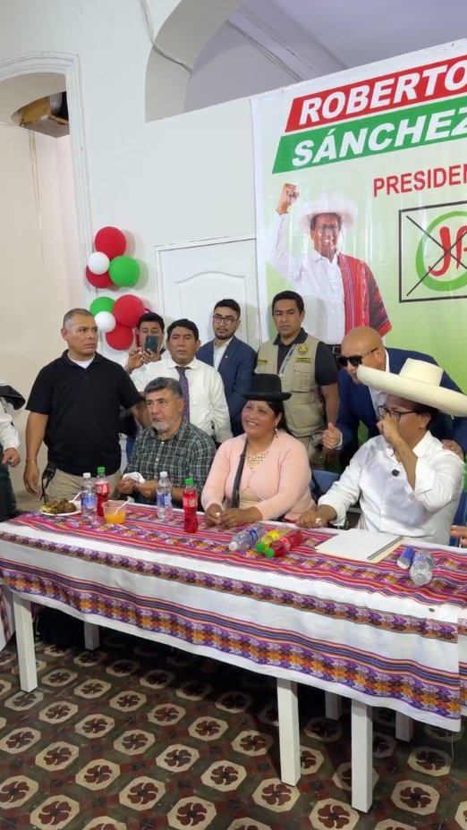 dil_dilber's tweet photo. @canalN_ Es una #Falacia de éste #Embustero, Solo buscan poder y destruir el🇵🇪. hay q estar drogados para creerle a éste sujeto de #Sanchez; su #ModusOperandi es cambiar d discurso hasta tener poder, luego GESTAR un SISTEMA DICTATORIAL SOCIALISTA, IGUAL a CUBA VENEZUELA.
#DespiertaPerú👇 https://t.co/VQdPXLkzUZ