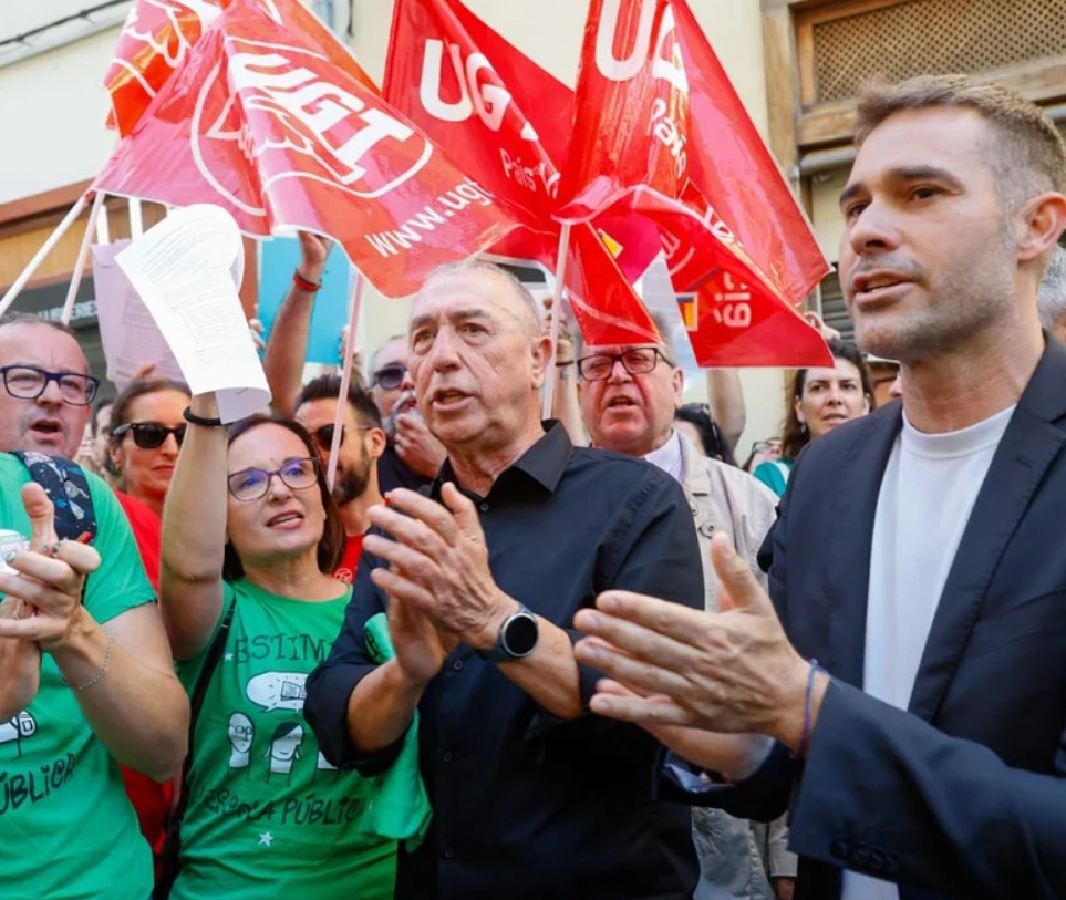 VicentFuertes's tweet photo. @LaEtxebarria No es una huelga política https://t.co/2qiPdYkpKD