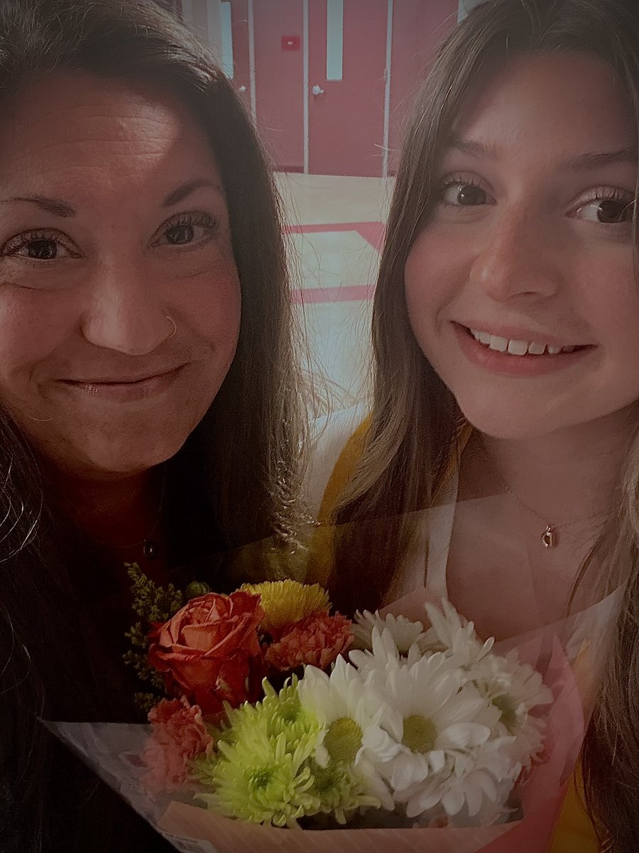 Harnad's tweet photo. NHS induction for Seniors https://t.co/yzBKdwAoia