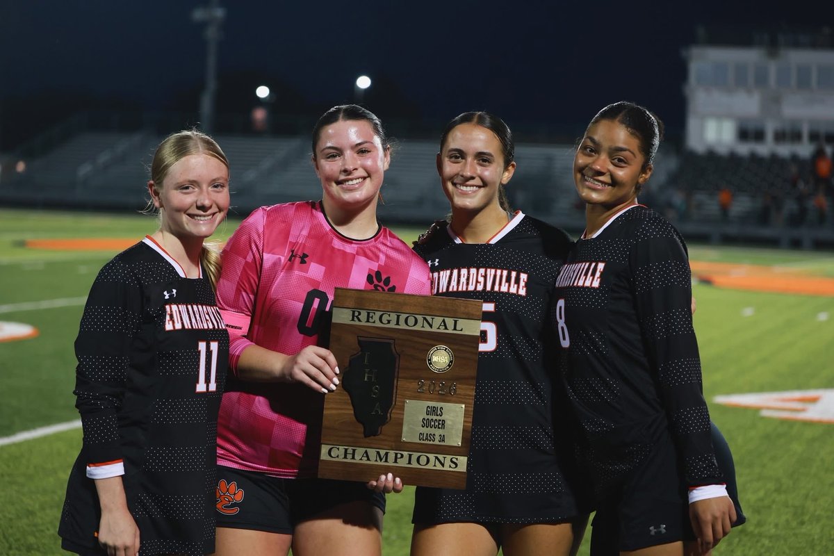 KayleeSpiller's tweet photo. Love this team 🖤🧡 https://t.co/6p15zzKcJl