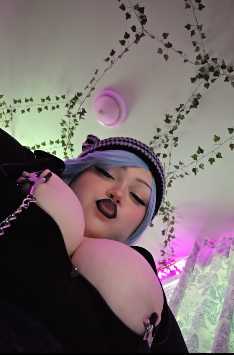 gotbatmiilk's tweet photo. go sub so i can get a boob job 😝
https://t.co/282EE08EPU https://t.co/zP3I5XOpQk