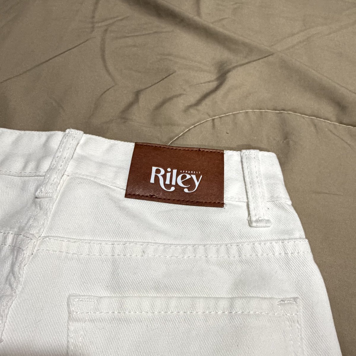 sssssssct's tweet photo. ส่งต่อกางเกง Riley.apparels size XS สีขาว 320.- บาท ราคารวมส่งค่ะ🌺

#ส่งต่อเสื้อผ้า #โล๊ะตู้เสื้อผ้า #ส่งต่อriley
#ส่งต่อstylist #ส่งต่อtwotwice #ส่งต่อmalimays #ส่งต่อpomelo #ส่งต่อvgh #ส่งต่อsister #ส่งต่อเสื้อผ้ามือสอง https://t.co/BOEbzEIBPM