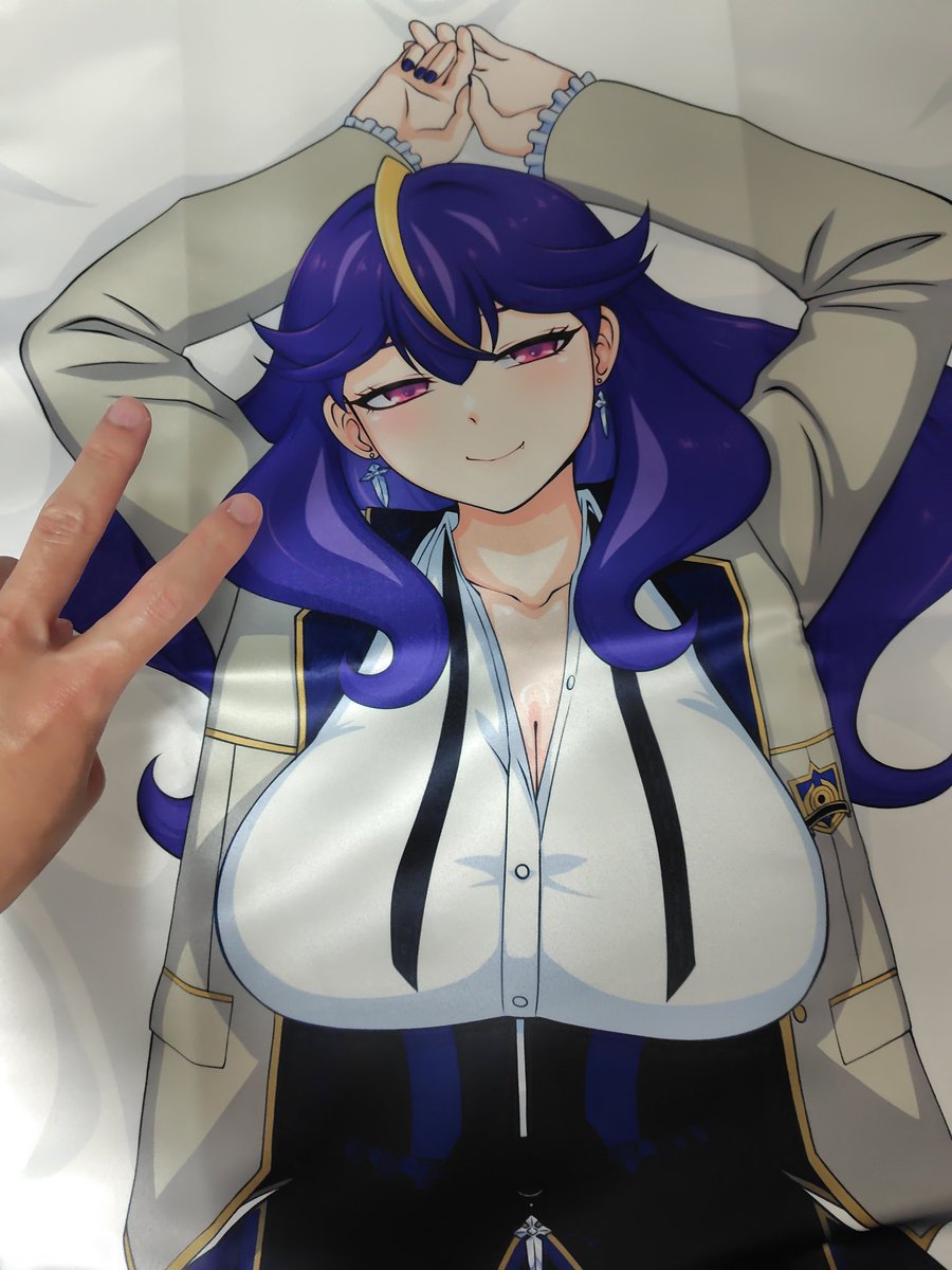 Noel_DesignBure's tweet photo. 抱き枕カバー、届きました。

思いの他鮮やかで、思いの他触り心地いいっすコレ https://t.co/Vc6QlItRqD