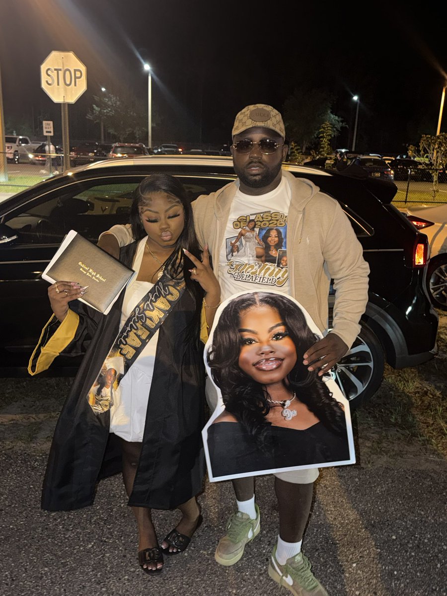 Chillonv_'s tweet photo. Proud is an understatement I love you more then life baby girl congratulations it’s yo world keep having what you having 🖤 https://t.co/fb7oiXPs0v