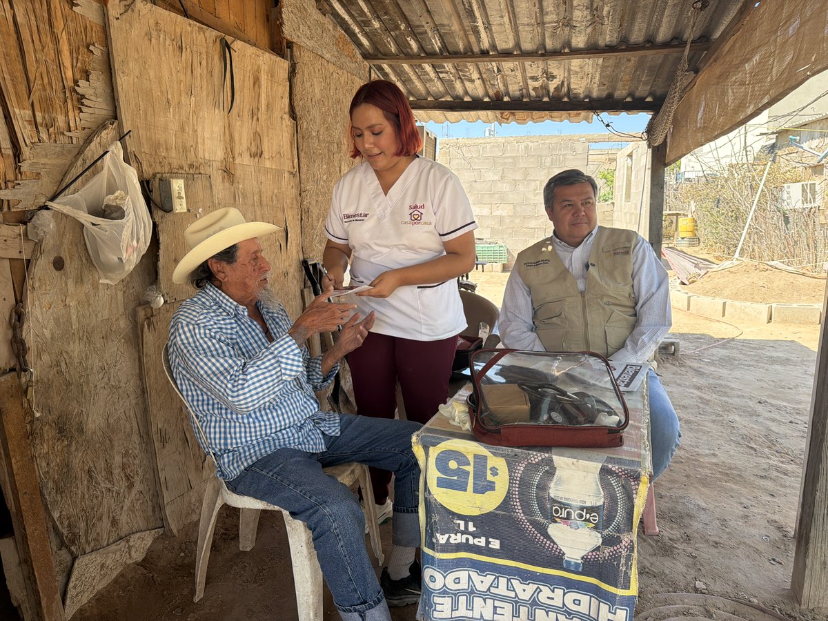 OctavioAlmada1's tweet photo. Buenos días 😃

En Bahía de Kino, en Hermosillo, acompañamos a la servidora de la salud Nicole Guadalupe Ramos durante la segunda visita del programa Salud Casa por Casa al señor Ramón Valenzuela, derechohabiente de la Pensión de Adulto Mayor. 🏡🩺

Este programa, impulsado por nuestra 🇲🇽 PresidentA @Claudiashein, permite llevar atención, seguimiento y prevención hasta el hogar de nuestros adultos mayores 👵🏻🫶🏻👴🏻 y personas con discapacidad 👩🏻‍🦽🧑🏻‍🦯.

El poder solo tiene sentido cuando se pone al servicio de los demás. 🙌🏻

#PorElBienDeTodosPrimeroLosPobres