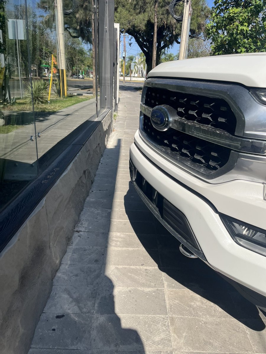 ¿Le surto el tanque? tweet media