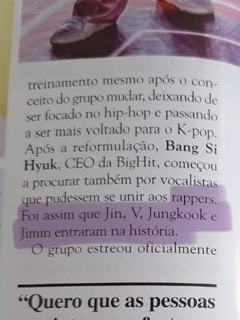 mygteambr's tweet photo. Pedimos à revista @carasbrasil que revise o texto publicado na edição em que o BTS estampa a capa e que se retrate em relação aos erros presentes na matéria.

Para começar, SUGA não foi citado como um dos rappers do BTS, sendo justamente o único membro deixado de fora dessa informação. Vale lembrar que ele foi o segundo a se juntar ao grupo, sendo rapper e produtor. Além disso, o texto dá a entender que os sucessos de SUGA como solista, sob o nome AGUST D, vieram principalmente das produções de EL CAPITXN. Embora saibamos que ele é um colaborador frequente e parceiro de trabalho do artista, o principal responsável pela criação, conceito e sucesso da carreira solo de Yoongi é o próprio artista, que atua como produtor principal de sua discografia. Vale lembrar, inclusive, que “Haegeum”, um de seus maiores sucessos, foi produzida e escrita exclusivamente por ele.

É importante haver cuidado e responsabilidade na forma como um artigo é escrito, especialmente quando se trata de artistas com carreiras amplamente documentadas. A matéria abre espaço para interpretações equivocadas e demonstra falta de revisão em diversos pontos. Um exemplo disso é a palavra “sucesso” escrita como “ssucesso”. Além disso, Jin é citado como líder e principal rapper do BTS, e sua data de nascimento está errada, sendo informações incorretas e facilmente verificáveis. 

Por isso, pedimos encarecidamente que a revista revise a matéria e publique uma retratação em relação aos erros e falhas de digitação presentes no texto. É extremamente decepcionante ver uma publicação comercializada ao público sem a devida revisão e checagem de informações básicas. Quando uma revista vende um conteúdo desse porte, espera-se profissionalismo, precisão e respeito tanto aos artistas quanto aos leitores que estão pagando por um material de qualidade.