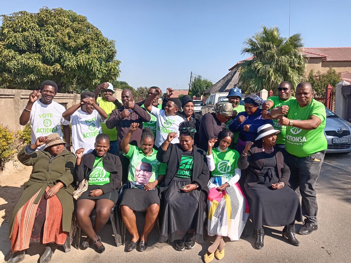 TshwaneActionsa's tweet photo. 💚 GREATER HAMMANSKRAAL 💚 Leaders of ActionSA Tshwane in Hammanskraal supported one of their own as he was burying a family member. After the funeral, the Actionaires helped with the cleaning. Siyazalana. https://t.co/PY4a51wUdN
