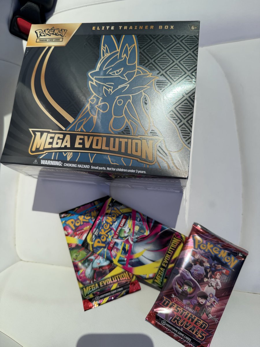 ZanderCollects's tweet photo. Wow I thought Pokemon cards in these machines were a myth 😂 https://t.co/tT8Dw6Llm6