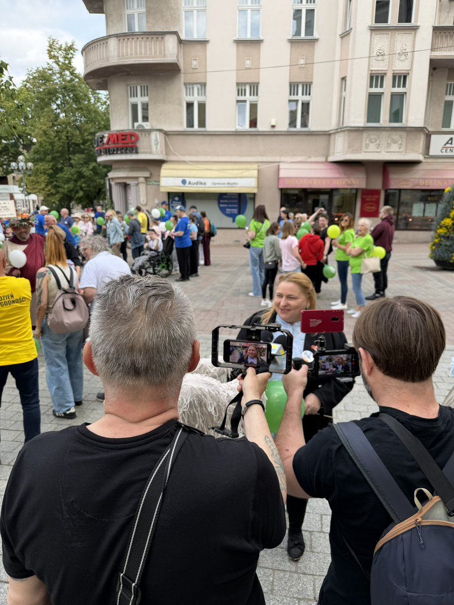 nmaja's tweet photo. Na wczorajszym Marszu Godności w Zielonej Górze mówiłam o tym, że godność nie wymaga wielkich słów.. To nasze codzienne wybory. To język jakiego używamy. To sposób w jaki traktujemy ludzi wtedy, gdy nikt nie patrzy. To też odwaga reagowania kiedy dzieje się źle. https://t.co/xXOnnAtwX2