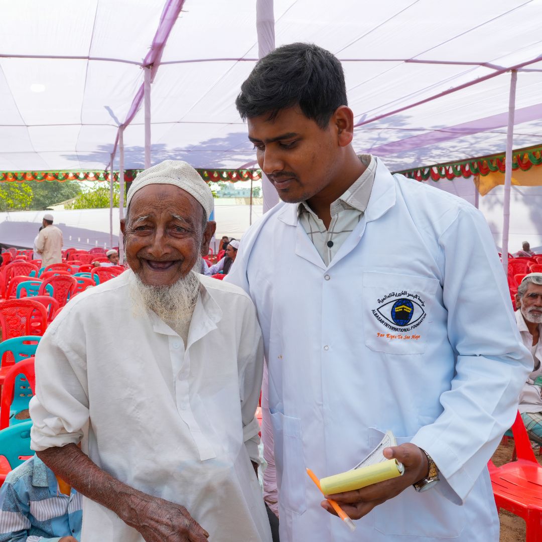 AlBasarUK's tweet photo. Sight changes everything. 💙 During our outreach camp in Bangladesh, our team restored sight for a parent. He thanked our donors and team as he was overjoyed that he can provide for his family again. #RestoreSight #DhulHijjah https://t.co/vumXxH1m2Y