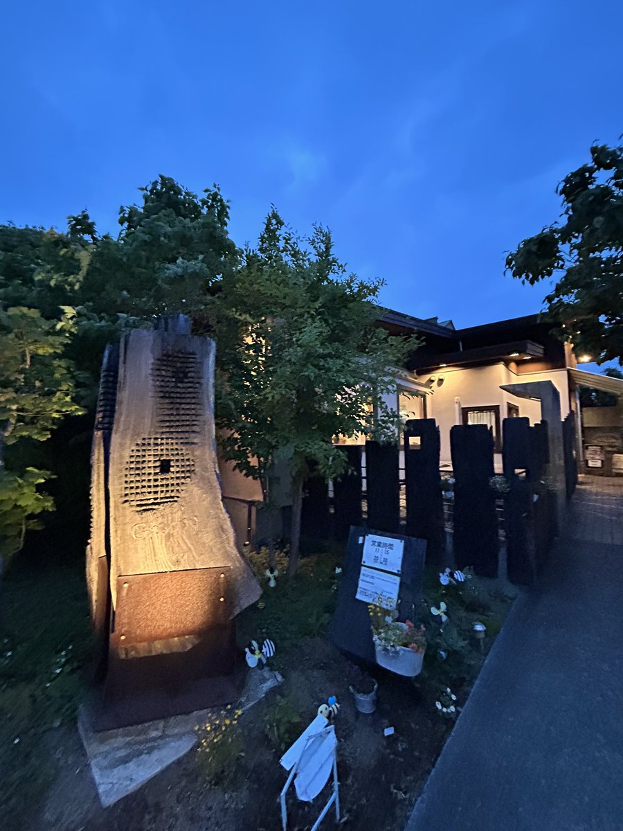 kf_no_10's tweet photo. 夕食は茨城に何店舗かあるらしいグルービーの水戸店さんに突撃しました。
名物といわれていた海賊スパゲッティ、海鮮たっぷりでダシが効いててクリームソースとのハーモニーが最高でした🤤
チキンドライカレーも美味しかったです！
 #フロサポ水戸訪問 https://t.co/yzSo47aNag