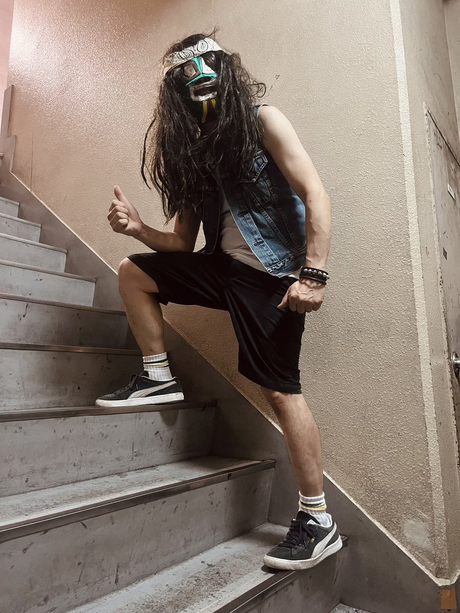 mo_nudo's tweet photo. GRIND SLAM/SPLITレコ発 at WALL！久しぶりにクチージョのマスクでライブ。毛付きマスクでファストコア全力演奏したことある人ならわかると思うんだけど、もうとんでもない暑さです（遅ければクソ余裕）。ともあれレコ発おめでとうございます！ https://t.co/aMdpzVujWr