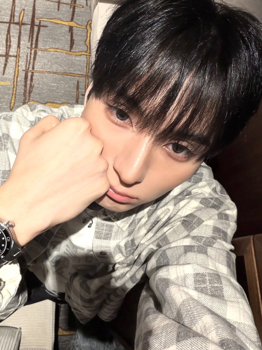seeeeungg's tweet photo. 존예야 https://t.co/JvHLWIZzZM