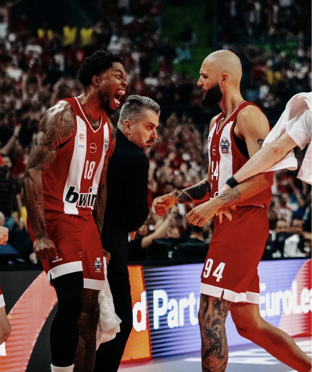 TheLaw_II's tweet photo. Same passion 🔴👊
1 moree  #Olympiacosbc https://t.co/nzG2tXdbXC