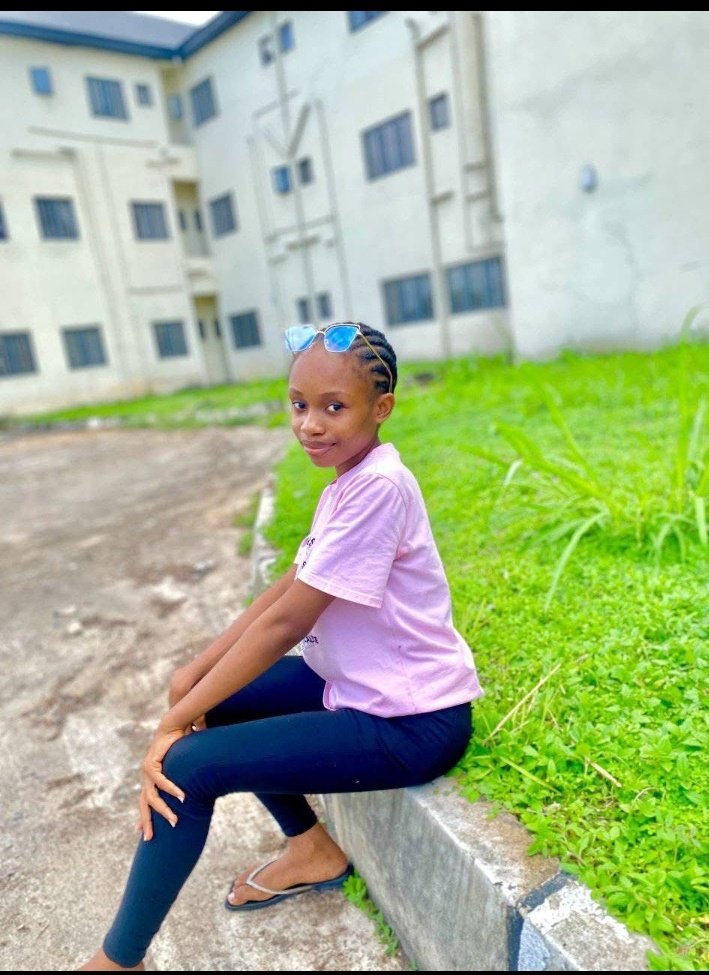 Favouradaobi545's tweet photo. Student of Our Lady of Mercy Nursing School, Obowo found m¥rdered in hostel room

A student of the Our Lady of Mercy Nursing School, Umulogho, Obowo in Imo State has reportedly been found de@d in her room under disturbing circumstances. https://t.co/TEgZrXDRwt