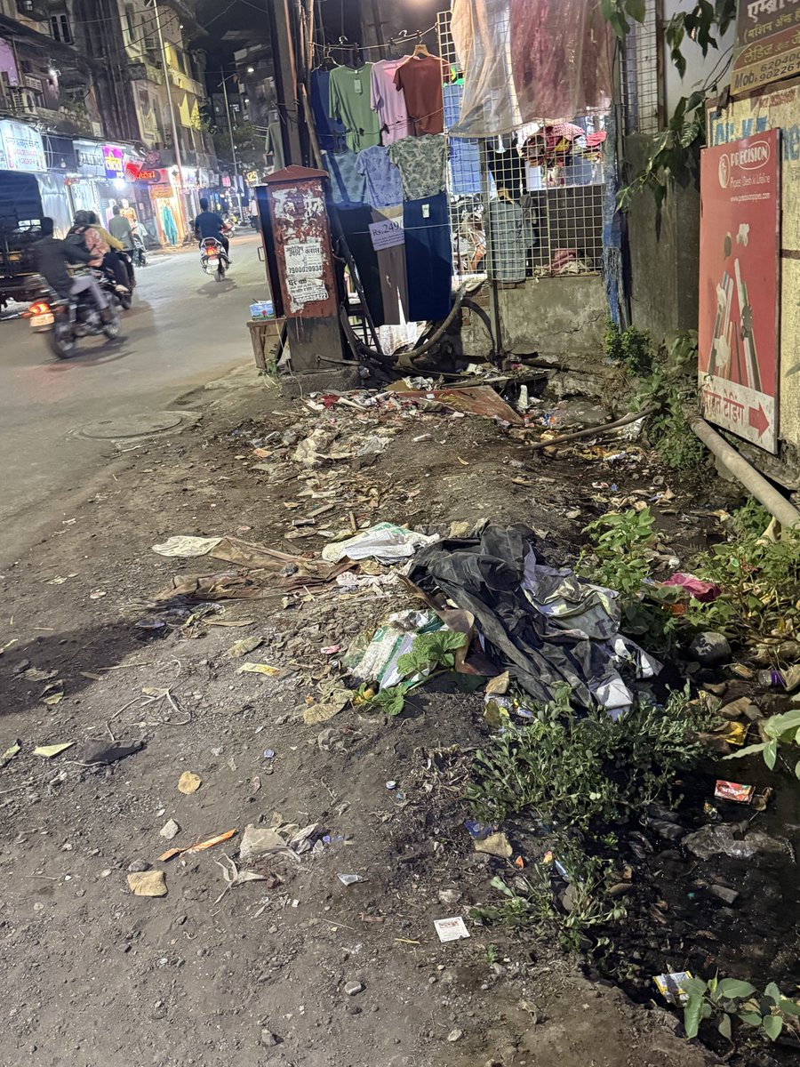 mkshanklesha's tweet photo. @KDMCOfficial Opp raja hotel. Ahilyabai chowk. Kalyan West. 
Pls make footpath and clean the gutter https://t.co/Qjs5f0zaFo