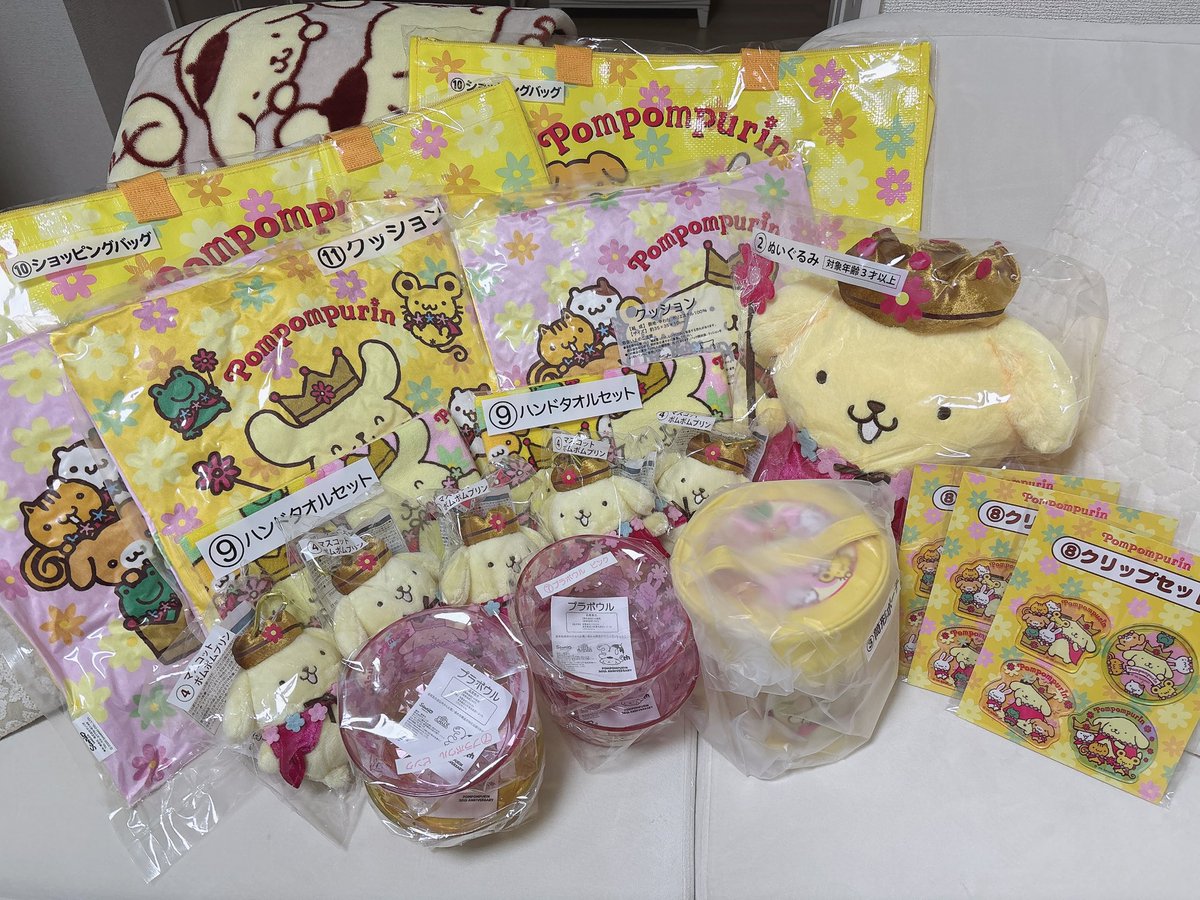 _ponpurin04's tweet photo. 偏りすぎだしかぶりすぎ‼️
ポムマスコット5個は面白すぎる😂
さすがくじ運のない女…だけどどうにかぬいぐるみはゲット🧏🏻‍♀️
私のかぶってるもので欲しい方いたらお譲り致しますのでお気軽にお声掛け下さい…ポムも欲しい人の手に渡った方が嬉しいよ🥹 https://t.co/4NOuVmJ9sU