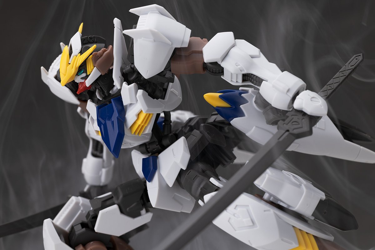 ガンプラの山を崩せ／星丸 tweet media