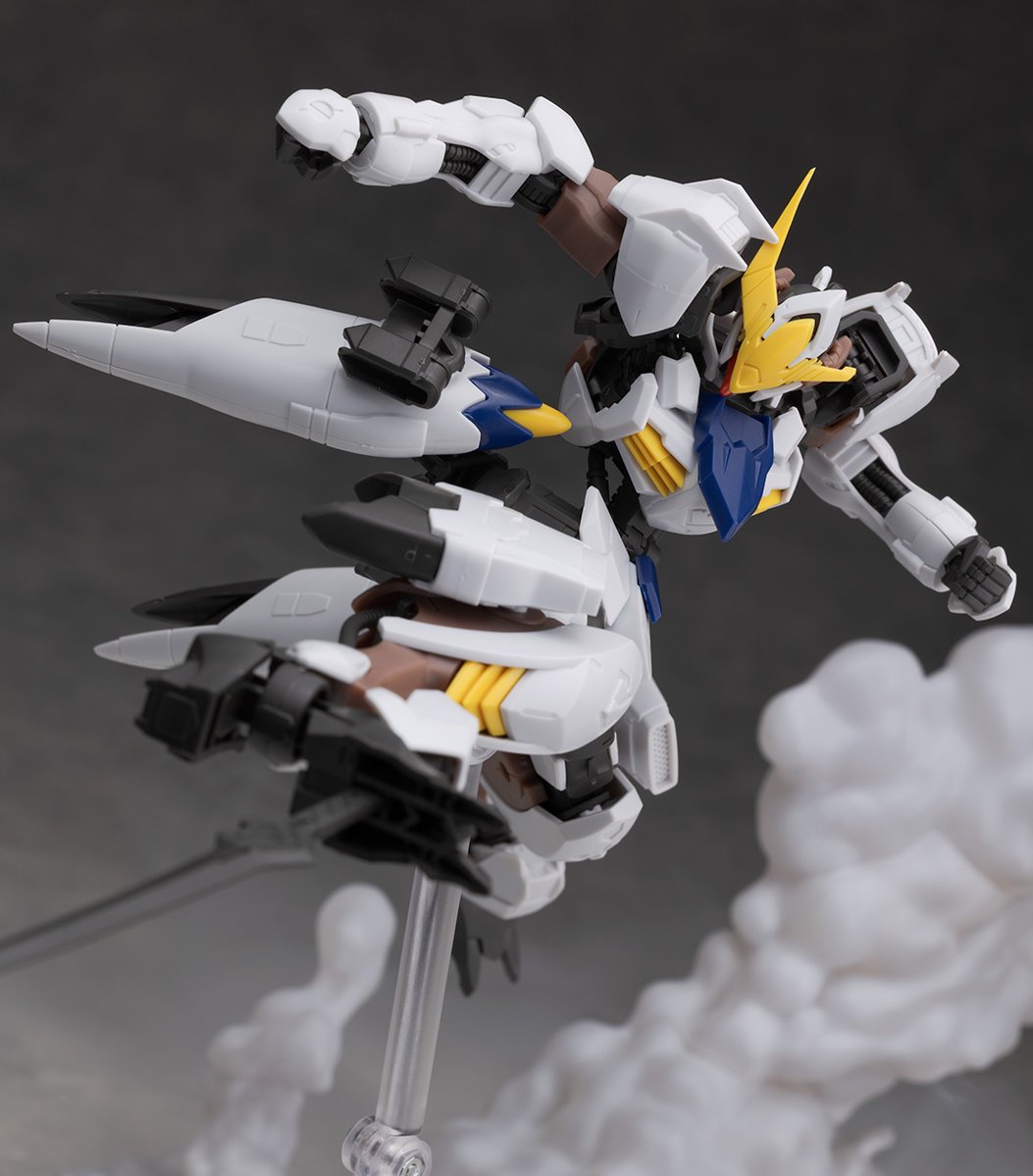 ガンプラの山を崩せ／星丸 tweet media