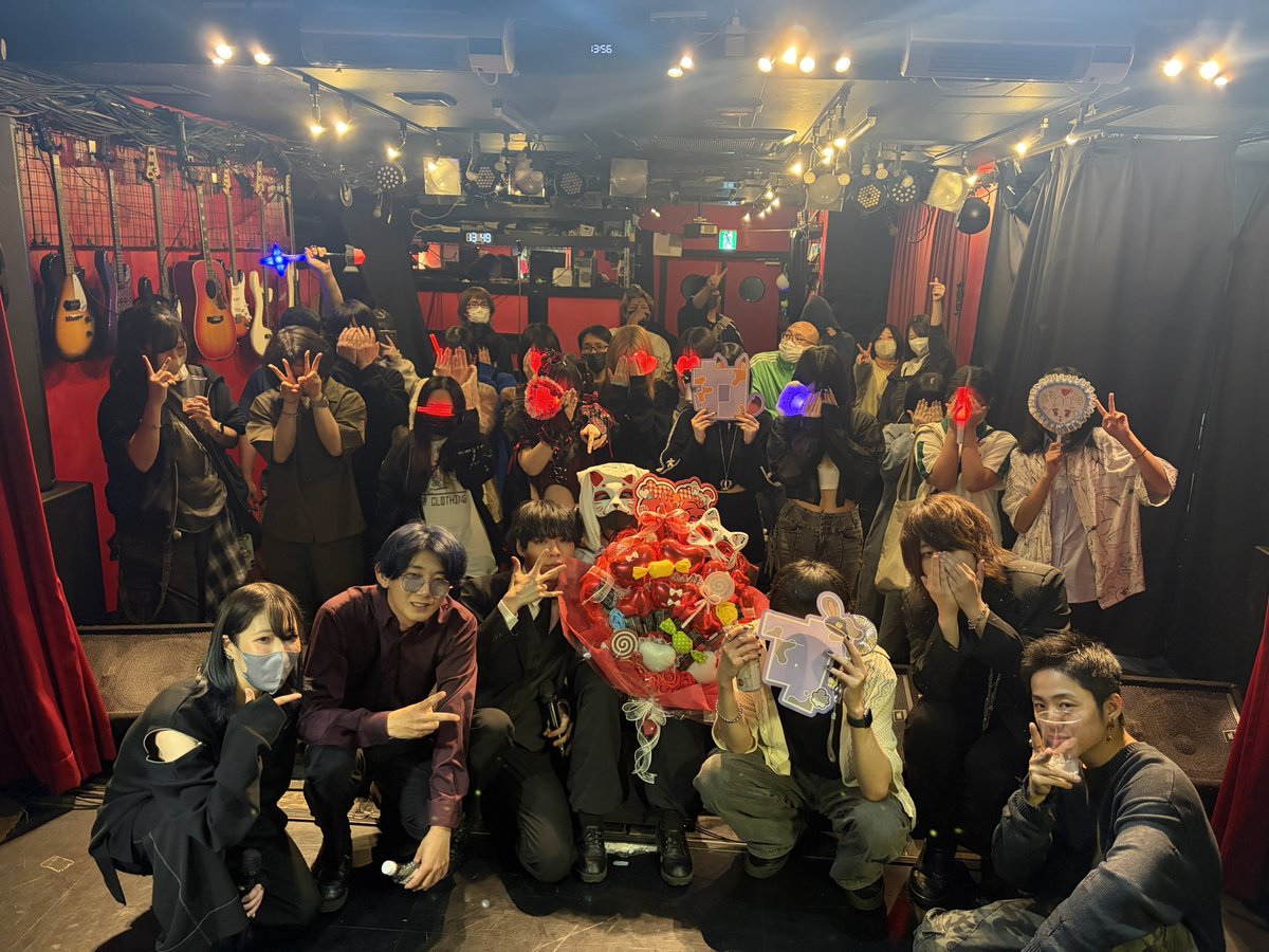 rewo_fox's tweet photo. 呑めや！飛べや！狐の爆誕祭に
ご来場頂きありがとうございました〜

キャラじゃないこと＆セトリはALT https://t.co/f0TF2kYDbm