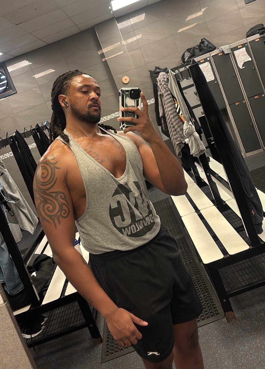 Gus_JordM's tweet photo. Working out in the heat nuh easy 😂😮‍💨 https://t.co/QZDz6y0LGH