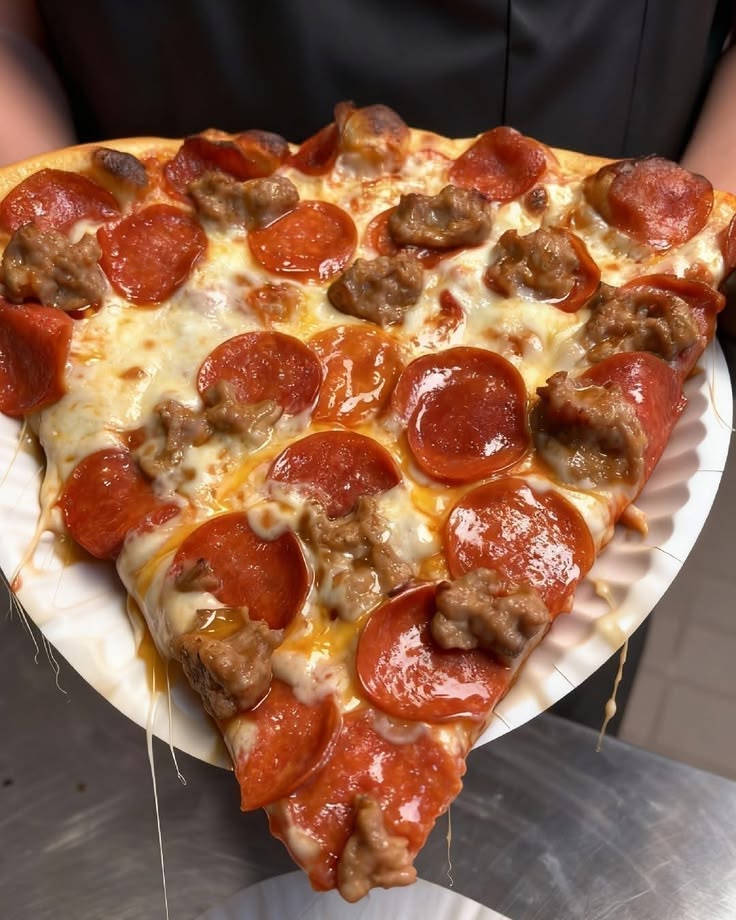 Travelodge_G's tweet photo. Do you love pepperoni Pizza 🍕? https://t.co/ifaJEcj1kv