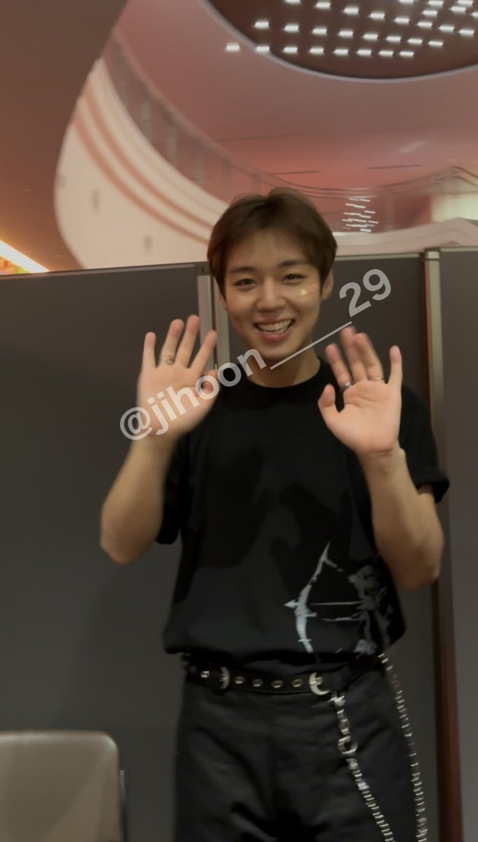 jihoon_____29's tweet photo. 色々あったけどセトリ良かったしビジュよかったので🙆‍♀️ https://t.co/FvVaoWIVQl