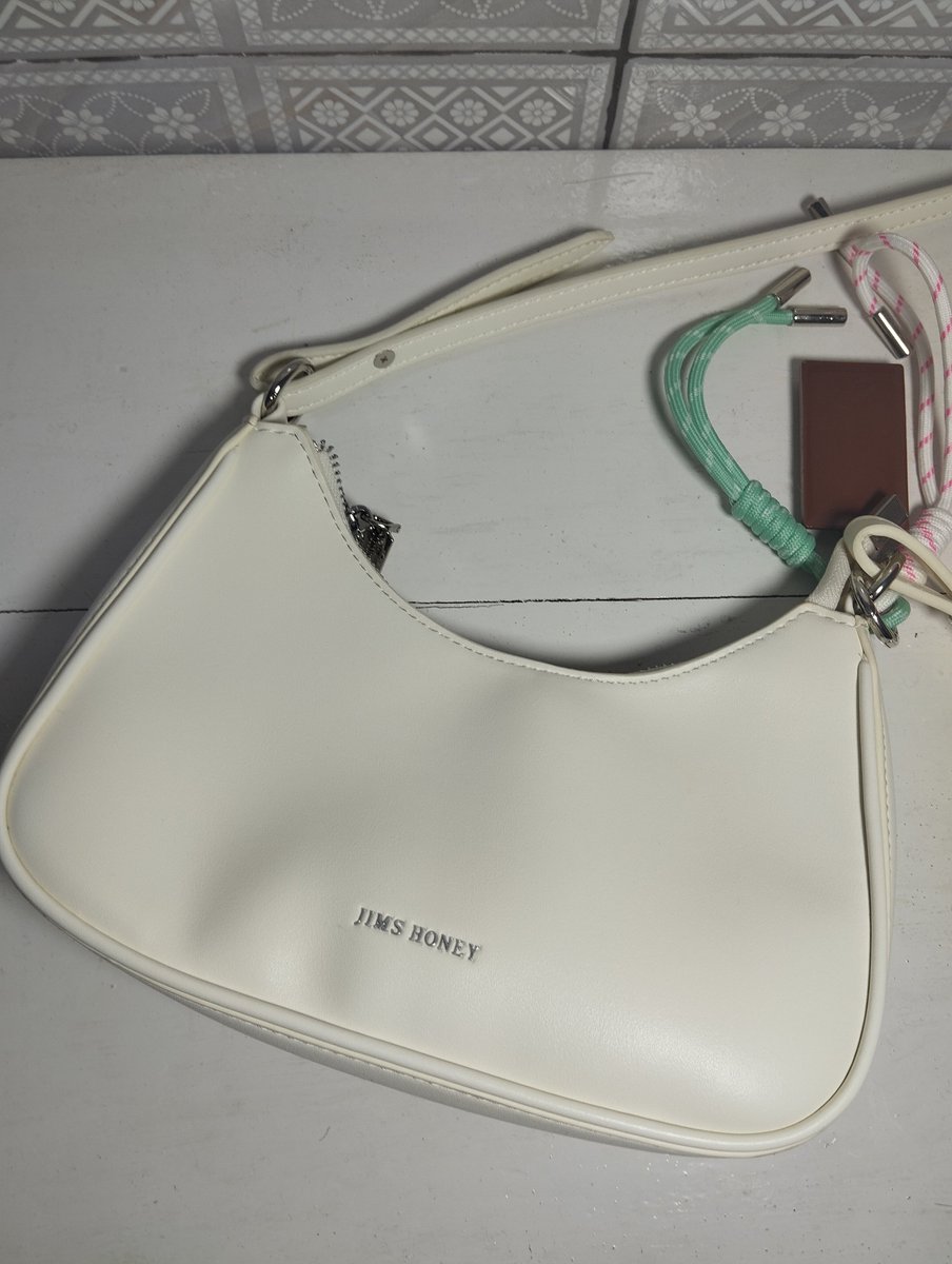 rogershield_'s tweet photo. Shoulder bag ori jims honey. Only 65k n bisa oren!! https://t.co/kI8Gc0YeSY