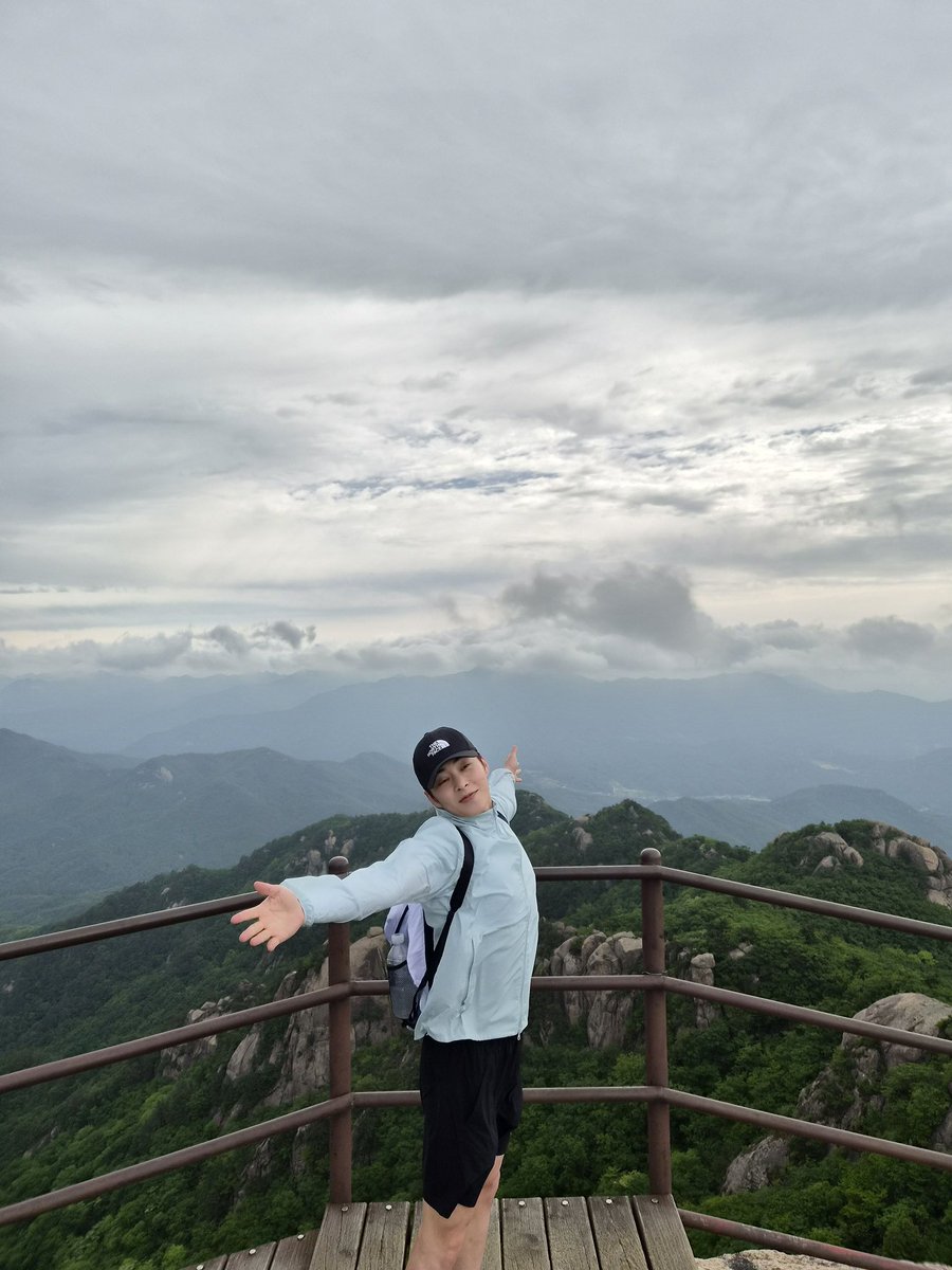 xiuchengay's tweet photo. *chego
*faço pose de twink
*saio https://t.co/wMlA0aLDal