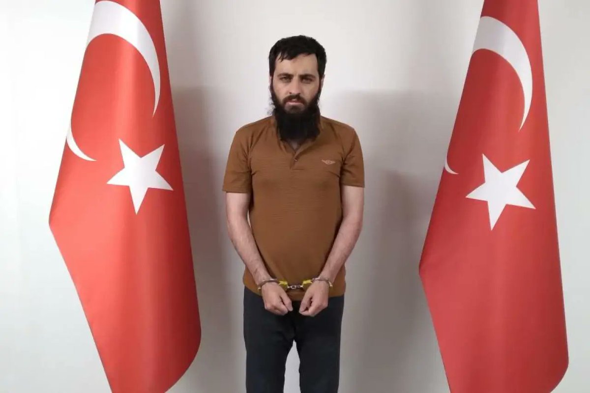 sendika_org's tweet photo. Diyarbakır, Suruç ve 10 Ekim katliamlarının merkezindeydi: Ömer Deniz Dündar yakalanıp Türkiye'ye getirildi

Av. Eylem Sarıoğlu: "Katliamdan ve insanlığa karşı işlenmiş suçlardan yargılanması için mücadele edeceğiz" 

Duruşma 30 Haziran'da görülecek

https://t.co/TEIuJRNPE6 https://t.co/4npi12w3le