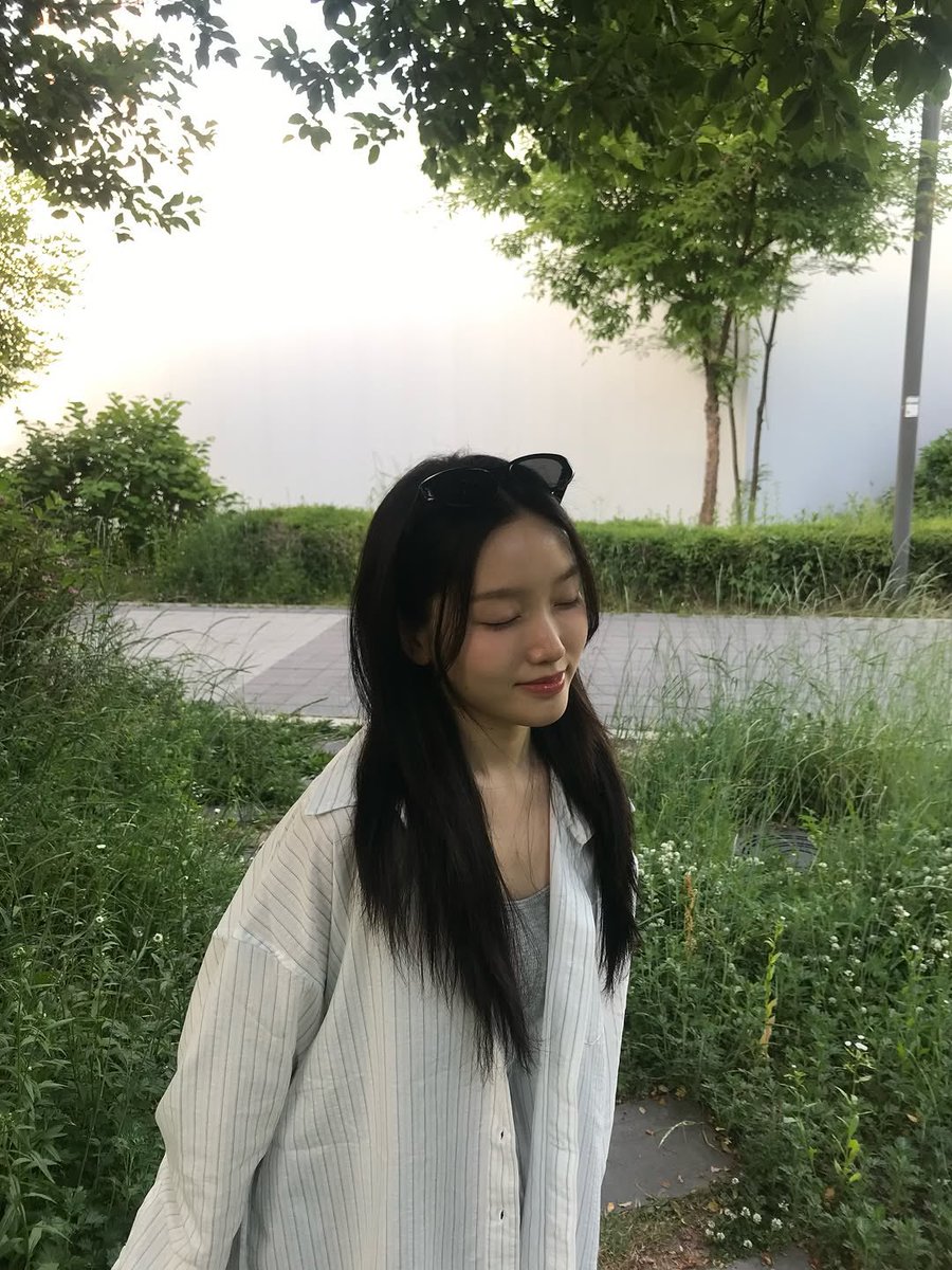 틔티 tweet media