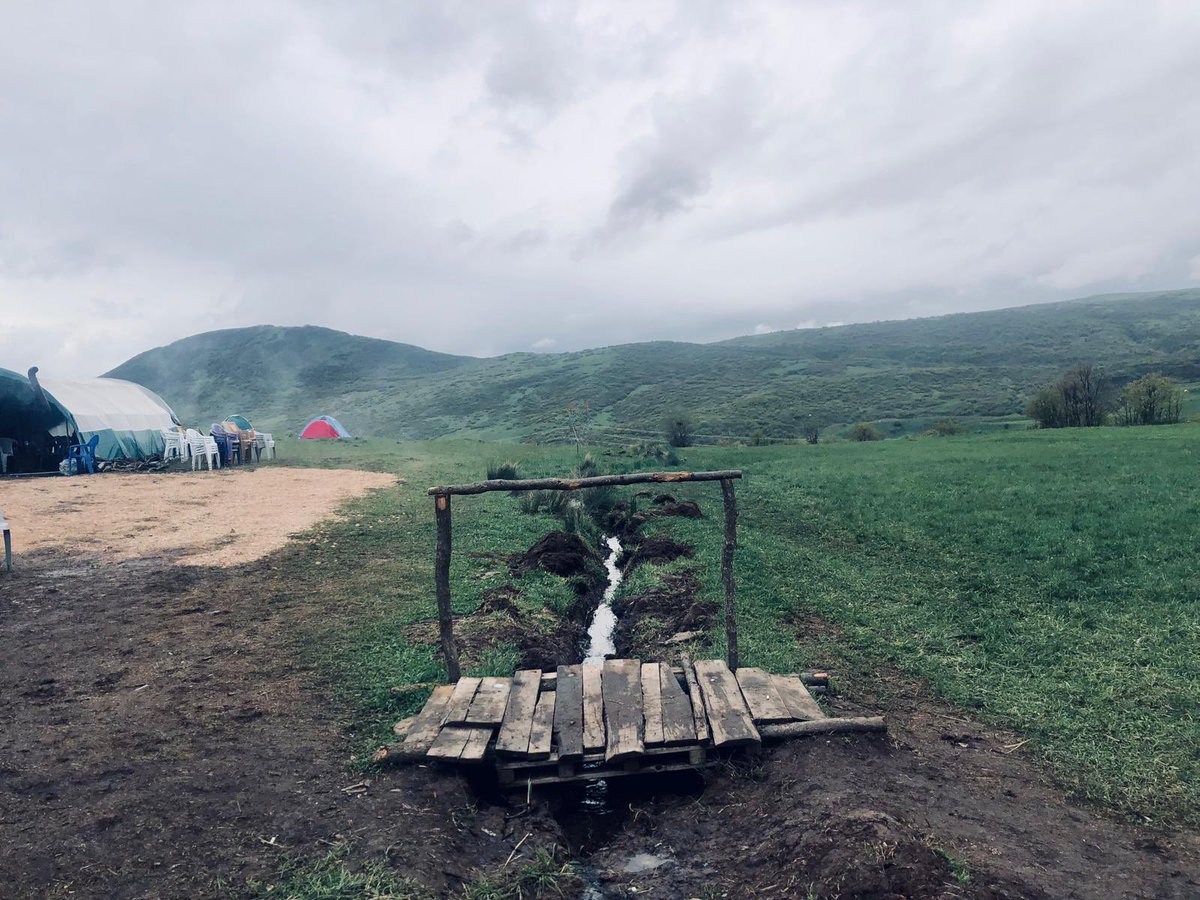 EkolojiR's tweet photo. Burası Varto’daki JES projesinin ilk sondajı vurmak istediği yer. Bu doğa harikası yeri 3 gündür sondaj yapılmasından koruyan @VartoEkoloji’nin nöbetidir. 20 Mayıs’ta sondaja gelmeyen şirketi tümden gönderecek olan da bu iradedir. Gün Gımgım’a sahip çıkma günüdür. #Vartoİstemiyor https://t.co/iwVaE1sLHg
