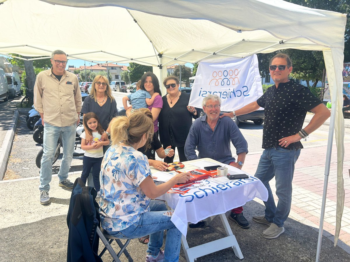 AntoLari1986's tweet photo. Firmate e fate firmare, sia online che nelle decine di gazebo di #Schierarsi in tutta Italia.

IL GAZEBO A SAN VINCENZO: https://t.co/ktvcOtwzfS

FIRMATE QUI: https://t.co/N62cYUNmEG

Passate parola! https://t.co/zI4mvBiR39